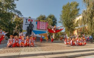 Performance of children's folklore collective