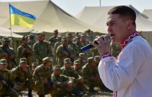 Soldiers of territorial defense units