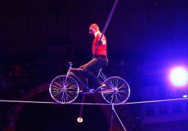 The acrobat executes the number "High rope"