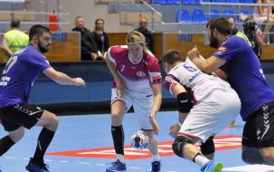 Игровой момент матча