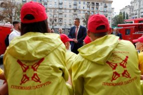 Виталий Кличко поздравил спасателей