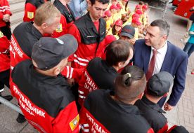 Виталий Кличко поздравил спасателей