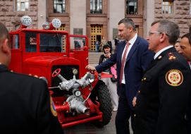 Виталий Кличко осмотрел выставку техники