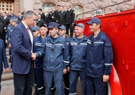 Виталий Кличко поздравил спасателей