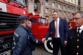 Виталий Кличко поздравил спасателей