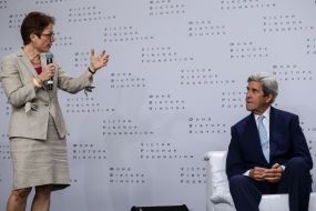 Джон Керри и Мари Йованович