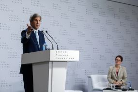 Джон Керри и Мари Йованович