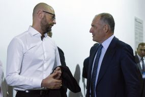 Arseniy Yatsenyuk, Victor Pinchuk