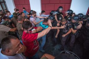 Столкновения возле мэрии в Одессе