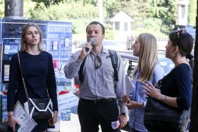 Акция возле ВРУ с требованием принять антитабачный закон