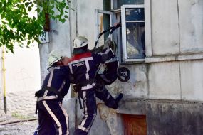 Employees of the Department of Emergency Situations take out the surviving items