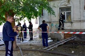 Employees of the Department of Emergency Situations take out the surviving items