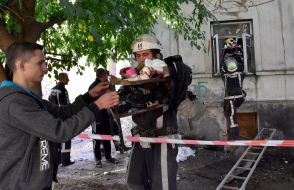 Employees of the Department of Emergency Situations take out the surviving items