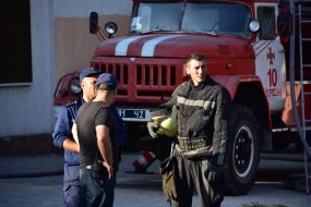 Employees of the Department of Emergency Situations take out the surviving items