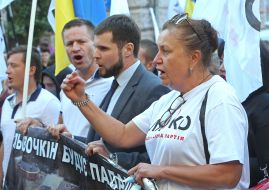 Participants in the action "Lyova - under arrest!" picket the building of the NABU