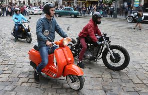 "V Retro Auto-Moto Bazaar"