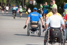 Participants of the race of handbakers