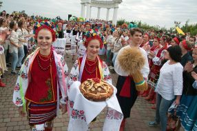 Participants of parade "Poltava embroidered"