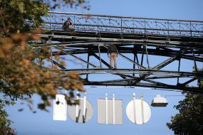 The guy threatens to jump from the Lovers Bridge