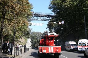 The guy threatens to jump from the Lovers Bridge