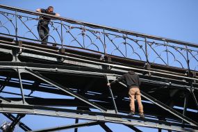 The guy threatens to jump from the Lovers Bridge
