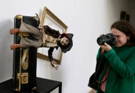 The girl takes pictures of the author's doll