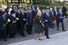 Laying flowers to the monument to the victims of Babi Yar