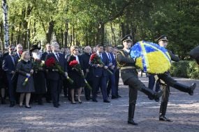Laying flowers to the monument to the victims of Babi Yar