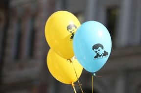 Balls with images of Roman Sushchenko