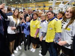 Petro Poroshenko is photographed with the workers of the Leoni AG plant
