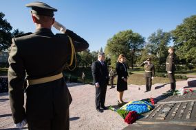 Petro Poroshenko and his wife Marina honored Babi Yar victims