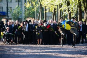 Laying flowers to the monument to the victims of Babi Yar
