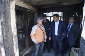 Гройсман оглянув пошкоджені від вибухів боєприпасів житлові будинки