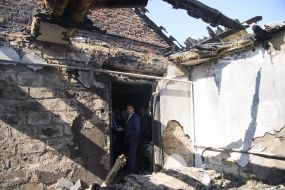 Гройсман оглянув пошкоджені від вибухів боєприпасів житлові будинки