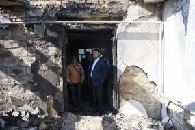 Гройсман оглянув пошкоджені від вибухів боєприпасів житлові будинки