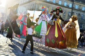 Артисти на ходулях