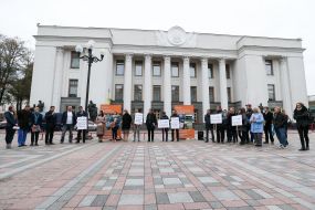 Participants of the briefing near the Verkhovna Rada of Ukraine