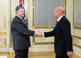 Petro Poroshenko and Stephen Perry