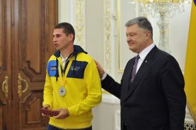 Petro Poroshenko rewards Alexander Tkachenko