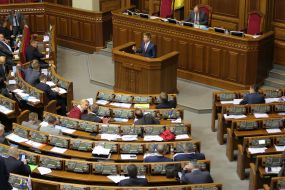 Алексей Гончаренко выступает с трибуны парламента 