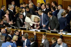 People's deputies try to block the presidium of the parliament