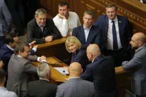 People's deputies near the tribune of the parliament