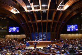 Petro Poroshenko speaks at the PACE meeting