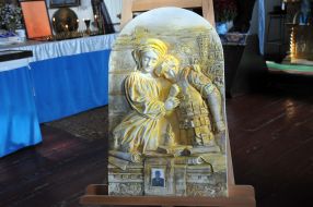 Gypsum bas-relief "Icon of memory"