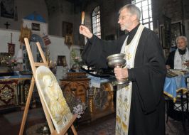 Gypsum bas-relief "Icon of memory"