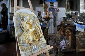 Gypsum bas-relief "Icon of memory"