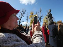 Students wash the monument to Grigory Skovoroda