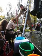 Students wash the monument to Grigory Skovoroda