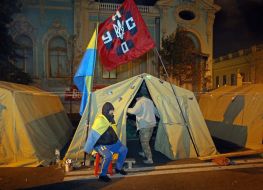 Participants of the rally set tents near the Verkhovna Rada