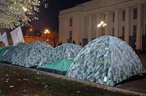 Participants of the rally set tents near the Verkhovna Rada